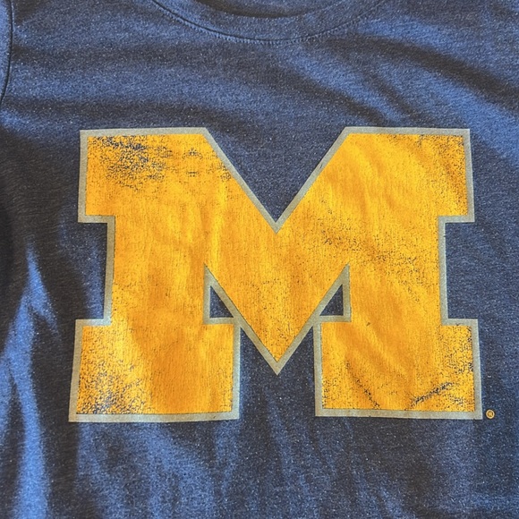 Youth Large UMICH long sleeve tshirt - Picture 2 of 6